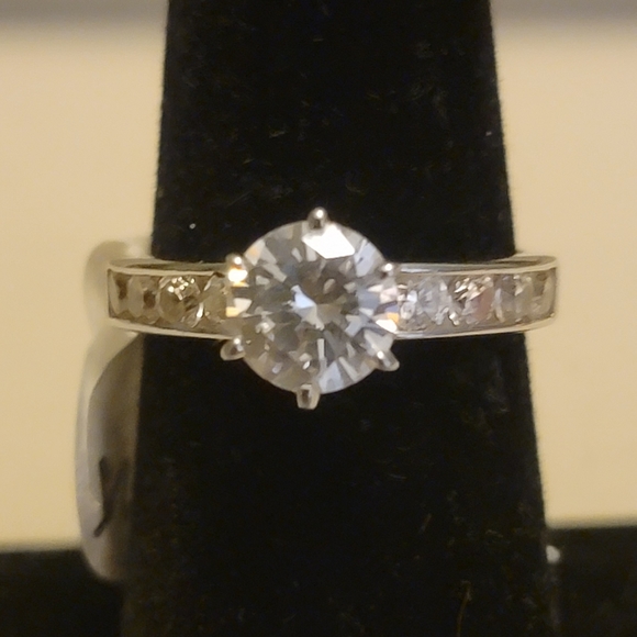 Beautiful ring! Sterling silver 925 cz size 7.25 - Picture 1 of 2